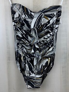 NWT Miraclesuit Womens One Piece Strapless Bathing Suit Escape Palm Print 10